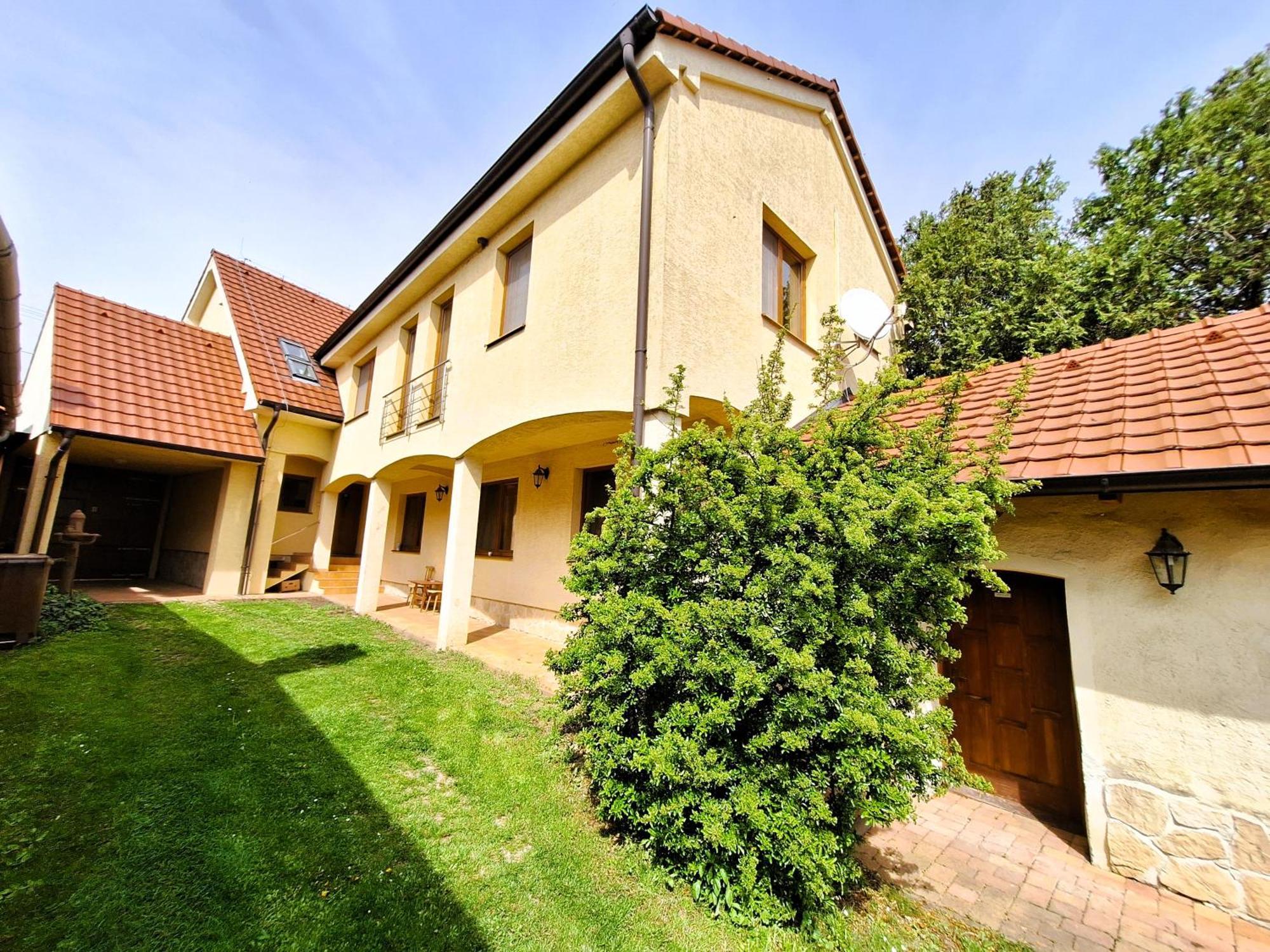Penzion Villa Agnes Smolenice Exterior photo